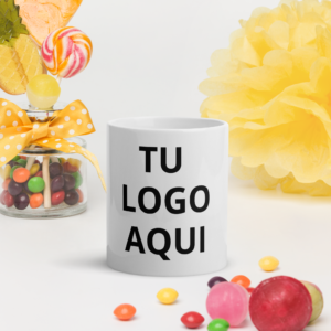 taza blanca brillante